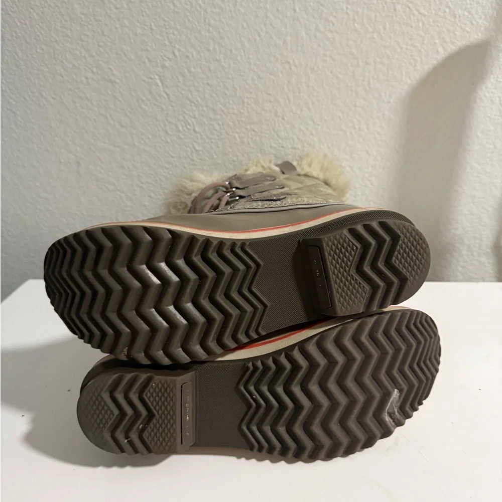 Sorel Women's Tan and White Winter Boots - Picture 8 of 9